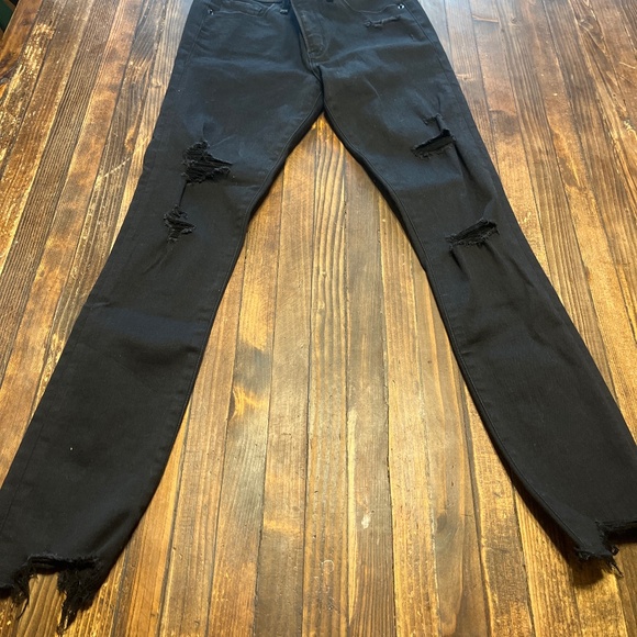 Black NWOT Abercrombie and Finch, skinny, holy, frayed ankle, denim jean size 25 - Picture 1 of 3